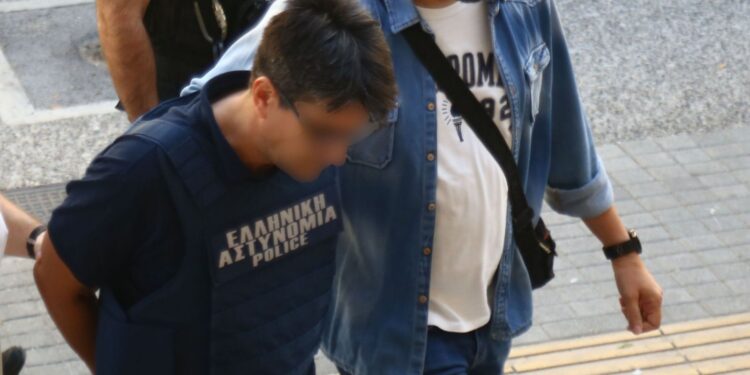 Θεσσαλονίκη: «Σκότωσα την αδελφή μου, ελάτε να με πάρετε» – Πήρε προθεσμία να απολογηθεί την Τετάρτη