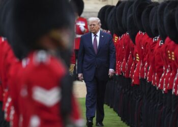 Ο Ντόναλντ Τραμπ στο παλάτι του Ουίνδσορ: Τα πώς και τα γιατί της μεγαλοπρεπούς υποδοχής (βίντεο)