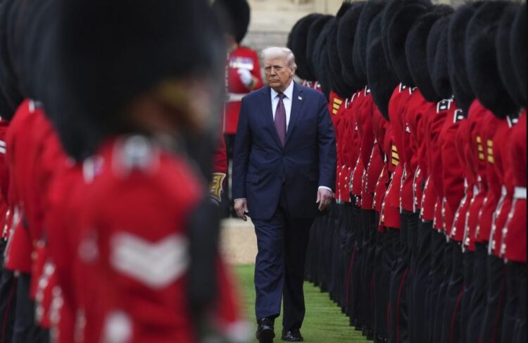 Ο Ντόναλντ Τραμπ στο παλάτι του Ουίνδσορ: Τα πώς και τα γιατί της μεγαλοπρεπούς υποδοχής (βίντεο)