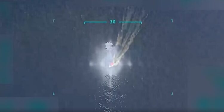 Πλήγμα των ΗΠΑ σε σκάφος με ναρκωτικά από τη Βενεζουέλα – Καταγγελίες Μαδούρο για “απειλή εισβολής”