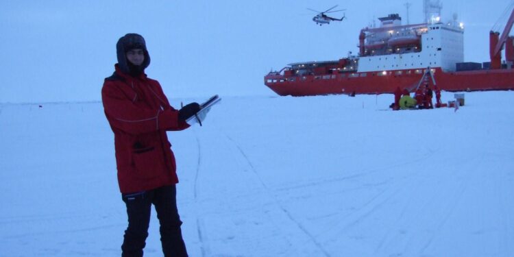 Από την Ύδρα στην Αρκτική:  Καθηγητής μελετά το πολικό κλίμα και χαρτογραφεί το λιώσιμο των πάγων