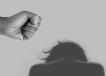 Σοκάρουν οι μαρτυρίες γυναικών για στέλεχος των Ενόπλων Δυνάμεων που κατηγορείται για ενδοοικογενειακή βία