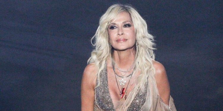 Άννα Βίσση: Την αποθέωσαν 60.000 φαν της στο Καλλιμάρμαρο (βίντεο)