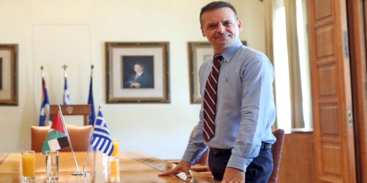 «Καλοδεχούμενες και άλλες επιθέσεις των Υπουργείων τώρα που “γυρίζει”» – Και η Όλγα Κεφαλογιάννη κατά του Χάρη Δούκα για τα γκράφιτι κατά του Ισραήλ στο κέντρο της Αθήνας