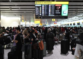 Χάος στις πτήσεις μετά από κυβερνοεπίθεση – Υπόνοιες για Ρωσία