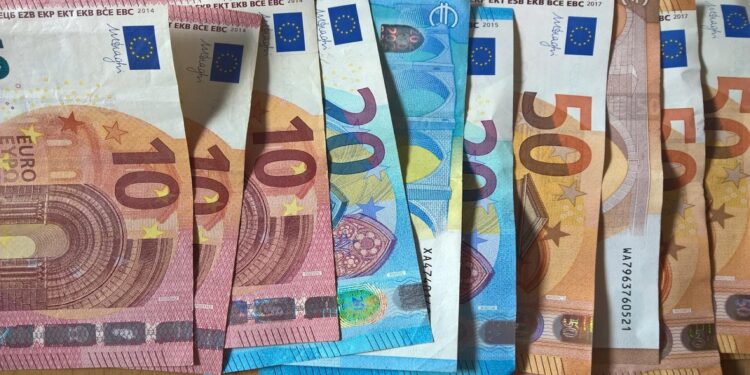 ΟΑΣΑ: Βουτιά 1,9% στο εισόδημα των νοικοκυριών το 2025 εξαιτίας της ακρίβειας