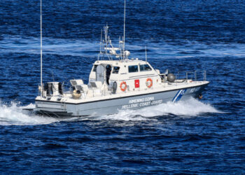 Έρευνες για αγνοούμενο και διάσωση 35 μεταναστών νότια της Γαύδου