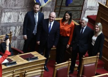 Η κανονικοποίηση της εξάντλησης: Το 13ωρο βαφτίζεται «ευελιξία»