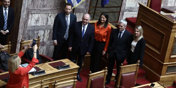 Η κανονικοποίηση της εξάντλησης: Το 13ωρο βαφτίζεται «ευελιξία»