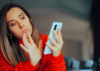 Bio-baiting: Η νέα παγίδα στο dating που σε κάνει να απογοητεύεσαι