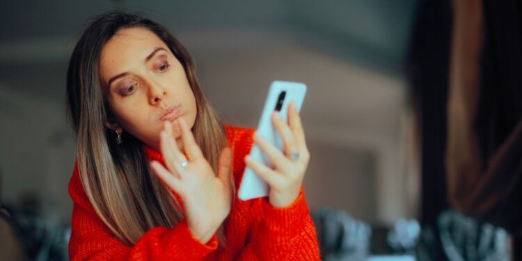 Bio-baiting: Η νέα παγίδα στο dating που σε κάνει να απογοητεύεσαι