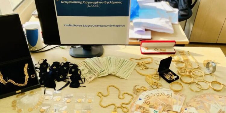 Κύκλωμα εξαπατούσε τον ΕΦΚΑ μέσω εταιρειών ρούχων – Ζημιά άνω των 2 εκατ. ευρώ και έξι συλλήψεις