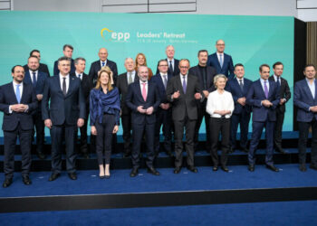 ΕΛΚ: Ετοιμάζεται να συμμαχήσει με την ακροδεξιά για να αρθούν εταιρικοί κανόνες Περιβάλλοντος