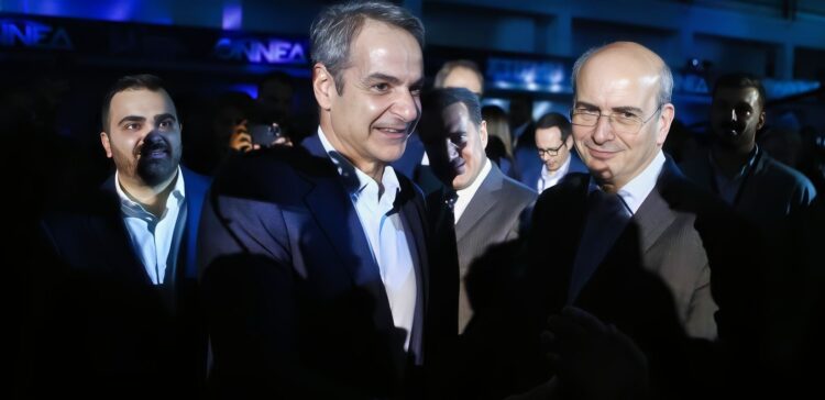 Ο Ευρυβιάδης στο… Ευρύ κοινό, ο πράσινος gentleman της Θεσσαλονίκης, τα μαλλιά του Χατζηδάκη και η ρητορική του Κυριάκου