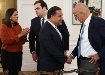 Ο Άδωνις πετάει το «μπαλάκι» στον Δένδια για τον Άγνωστο Στρατιώτη: «Από αύριο ρωτήστε τον»