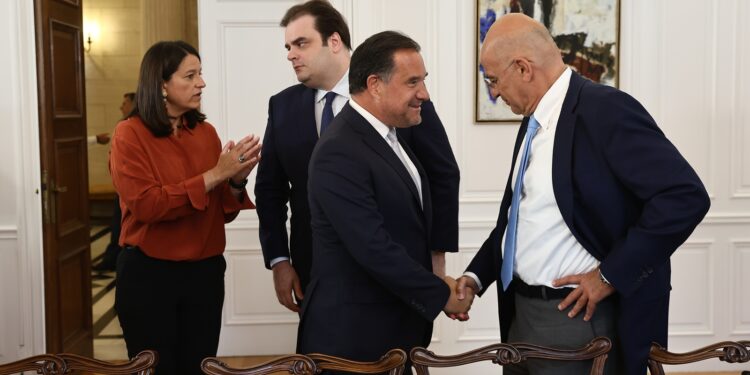 Ο Άδωνις πετάει το «μπαλάκι» στον Δένδια για τον Άγνωστο Στρατιώτη: «Από αύριο ρωτήστε τον»