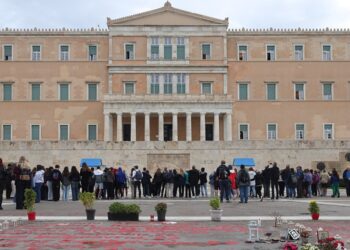 Ο Δένδιας «καθάρισε» για τον Άγνωστο Στρατιώτη: Περνά σε ιδιώτη την καθαριότητα