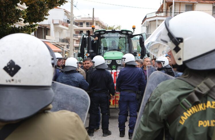 Στον κλοιό των αγροτών η κυβέρνηση –  ΟΠΕΚΕΠΕ και επιδοτήσεις φτάνουν στα… κάγκελα Μαξίμου τους αγρότες