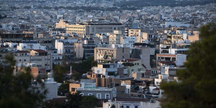 Σε σπίτια παμπάλαια και «τρύπες» ζουν οι Έλληνες ενοικιαστές – Ζητούμενο η ανακαίνιση