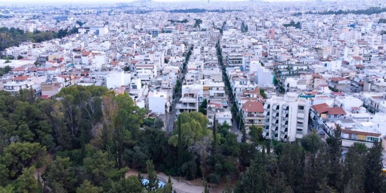 Στεγαστική κρίση: Σε αδιέξοδο οι αγοραστές – Ζητούν για «χρέπια» 2.500 ευρώ, ενώ οι αγορές γίνονται στα 1300 ευρώ/τ.μ