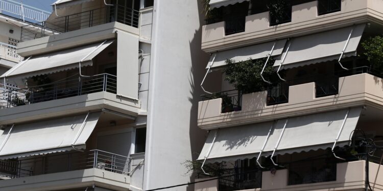 Στεγαστική κρίση: Όνειρο απατηλό όχι μόνο η αγορά αλλά και η ενοικίαση