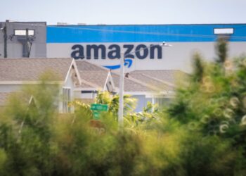 Μαζικές απολύσεις ανακοίνωσε η Amazon