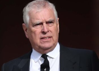 Ο πρίγκιπας Άντριου αποποιείται τους τίτλους του μετά τις νέες αποκαλύψεις για εμπλοκή του στο σκάνδαλο Επστάιν