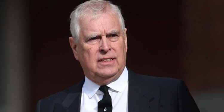 Ο πρίγκιπας Άντριου αποποιείται τους τίτλους του μετά τις νέες αποκαλύψεις για εμπλοκή του στο σκάνδαλο Επστάιν