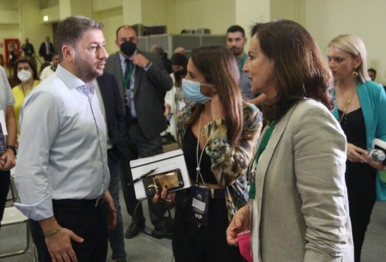 Το ΠΑΣΟΚ μες στην κοιλάδα των Τεμπών…