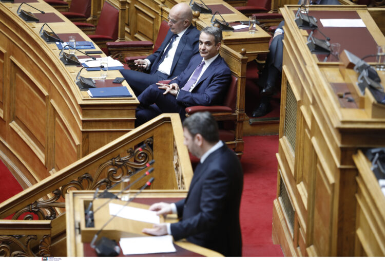 Διμέτωπος Ανδρουλάκη κατά Μητσοτάκη και Τσίπρα