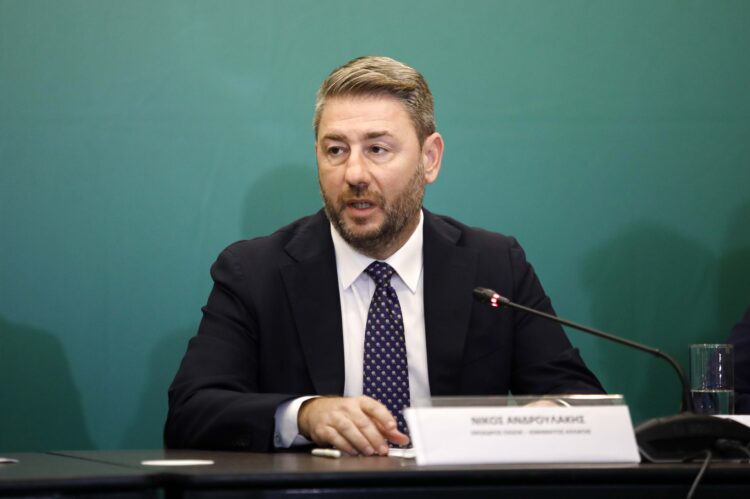 ΠΑΣΟΚ: Δεν του βγαίνει τίποτε του Νίκου Ανδρουλάκη