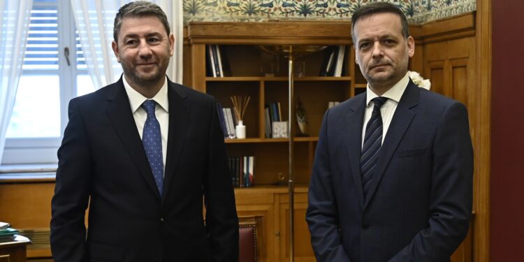 Αιχμές κατά Ανδρουλάκη για συνεργασίες από Δούκα: «Ναι» στο διάλογο του ΠΑΣΟΚ με άλλες προοδευτικές δυνάμεις