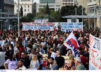Απεργία 1ης Οκτωβρίου: Σε εξέλιξη οι συγκεντρώσεις – Κατεβάζει «ρολά» η χώρα
