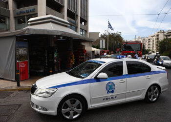 Φωτιά στον Πύργο Αθηνών – Επιχειρούν 18 πυροσβέστες