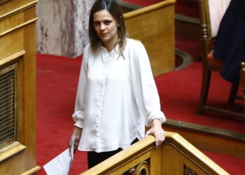 Έφη Αχτσιόγλου: Ντροπιαστική η στάση της κυβέρνησης