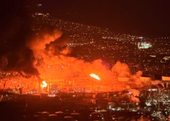Φλέγεται διυλιστήριο της Chevron στην Καλιφόρνια