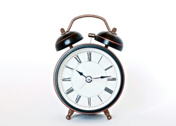 Αλλαγή ώρας: Μία ώρα «πίσω» τα ρολόγια από τα ξημερώματα της Κυριακής