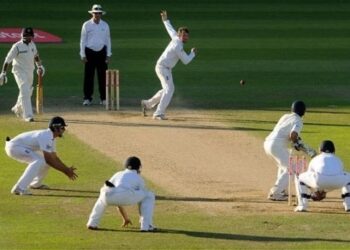 Σοκ: 17χρονος αθλητής κρίκετ πέθανε όταν τον χτύπησε η μπάλα στον λαιμό