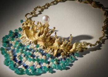 Κολιέ του Σαλβαντόρ Νταλί πουλήθηκε για 858.500 δολάρια