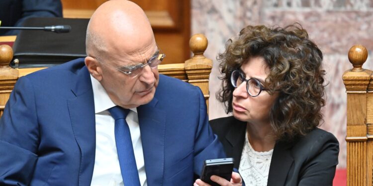 Στο «στόχαστρο» της αντιπολίτευσης η απουσία Δένδια – «Διάταξη θα έχετε, υπουργό να την εφαρμόσει;»