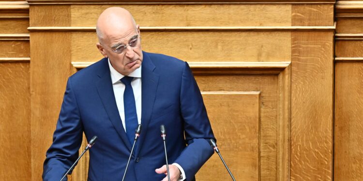 Αποστάσεις Δένδια από τη γραμμή ΝΔ για Ρούτσι: «Πώς μπορεί να απαγορευτεί το δικαίωμα ενός πατέρα;»