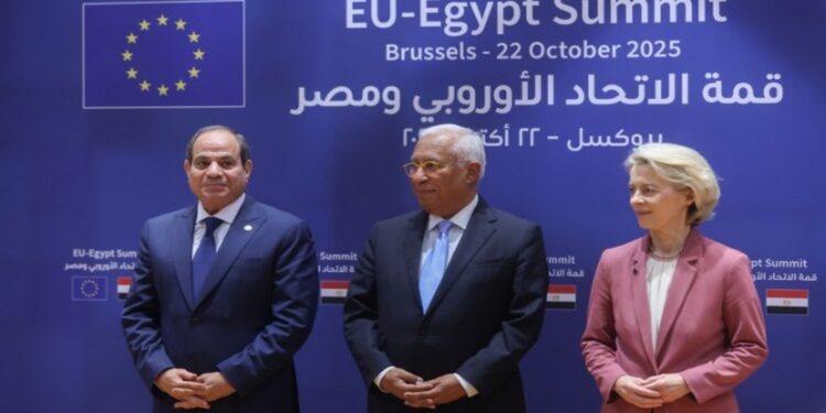 Οικονομική βοήθεια με τη μορφή δανείου 5 δισ. ευρώ υπέγραψαν οι ηγέτες της ΕΕ και της Αιγύπτου