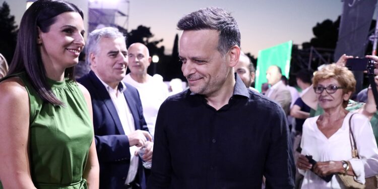Χάρης Δούκας: Υπάρχουν στελέχη του ΠΑΣΟΚ που σφιχταγκαλιάζονται με τη Νέα Δημοκρατία