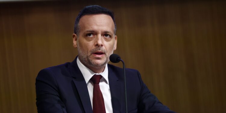 Απών από την παρθενική συνεδρίαση της ΚΟΕΣ ο Χάρης Δούκας