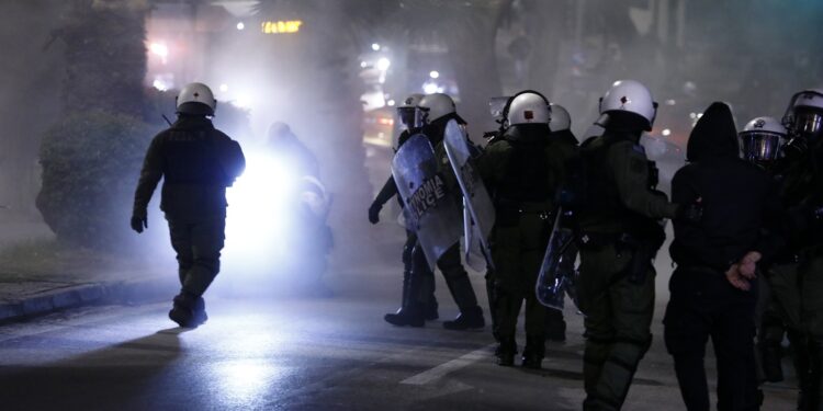 Άγρια καταστολή και 19 συλλήψεις από την ΕΛΑΣ στη διαδήλωση για τη γενοκτονία στη Γάζα