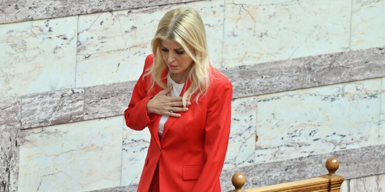 Τα Instagram stories των υφυπουργών και η υποστήριξη στη Βούλα