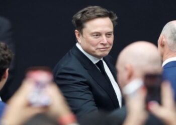 Ίλον Μασκ από δισεκατομμυριούχος για λίγο… μισό τρισεκατομμυριούχος