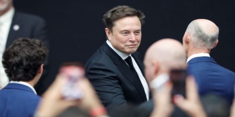 Ίλον Μασκ από δισεκατομμυριούχος για λίγο… μισό τρισεκατομμυριούχος