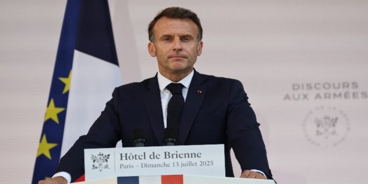 Politico: Η κατάρρευση του Μακρόν αποδυναμώνει την Ευρώπη