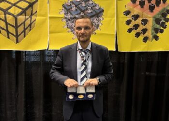 Έλληνας μαθητής ΕΠΑΛ θριάμβευσε στη Σίλικον Βάλεϊ με καινοτόμο Κύβο του Ρούμπικ για άτομα με αναπηρίες